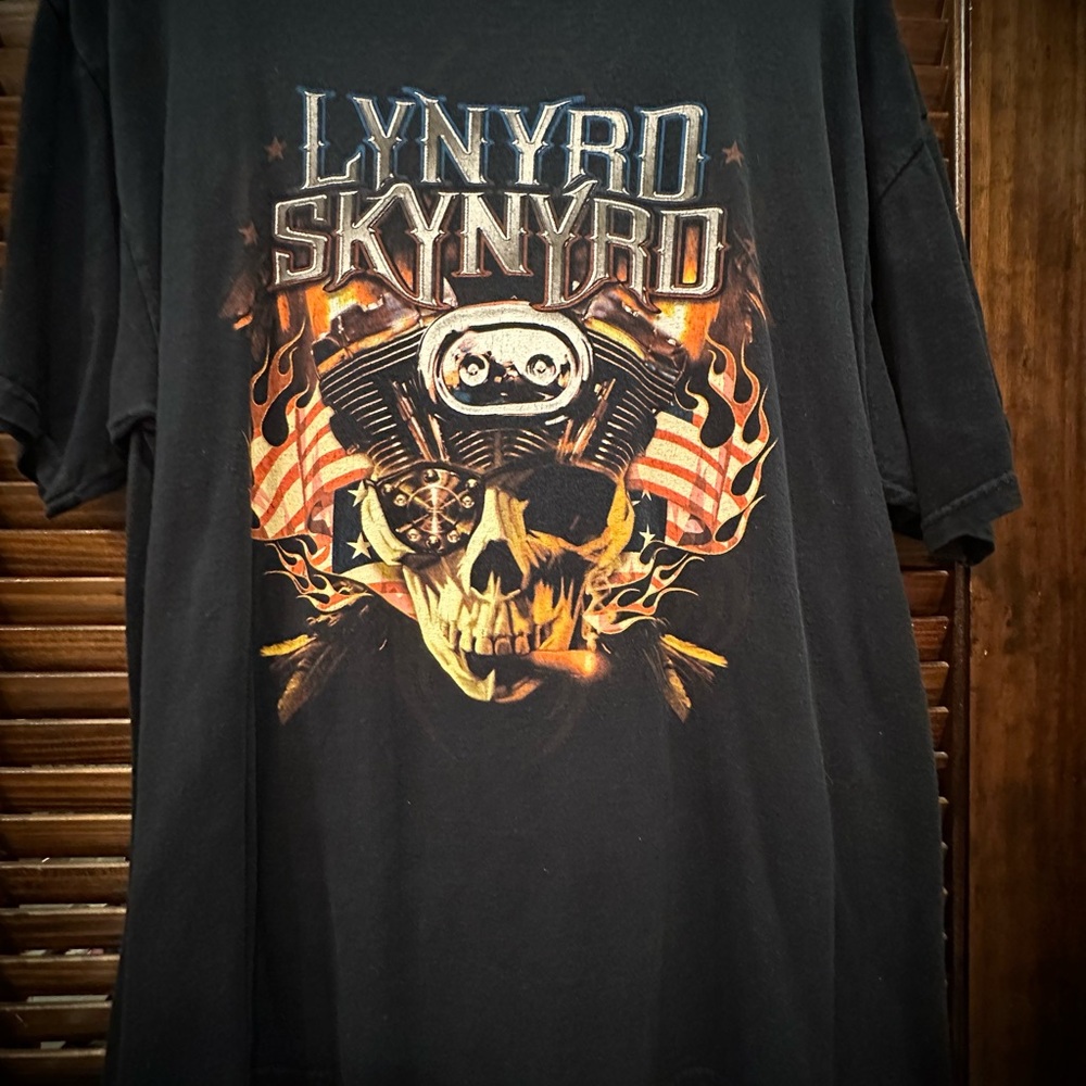 Lynyrd Skynyrd Black Concert Tour Graphic T-Shirt